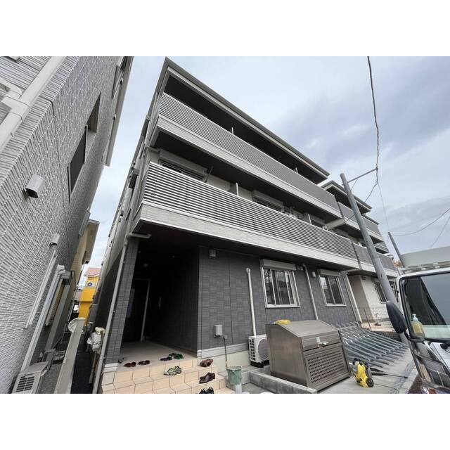 藤沢駅より徒歩8分 築3年9ヶ月 3階建の賃貸物件