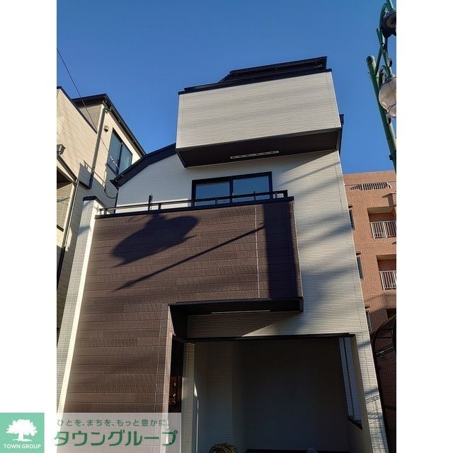 国領駅より徒歩15分 築2年11ヶ月 3階建の賃貸物件