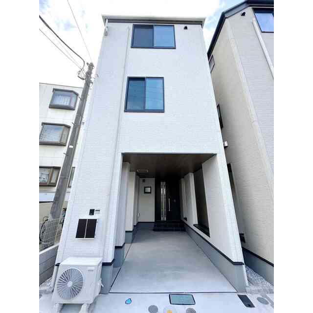 平間駅より徒歩13分 築2年8ヶ月 3階建の賃貸物件