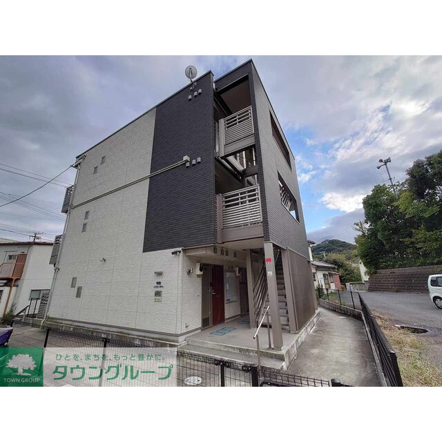 京急久里浜駅より徒歩18分 築9年1ヶ月 3階建の賃貸物件