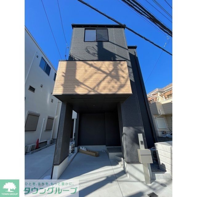 西浦和駅より徒歩11分 築1年10ヶ月 3階建の賃貸物件