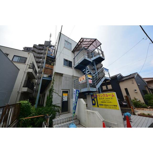 福生駅より徒歩3分 築18年7ヶ月 3階建の賃貸物件