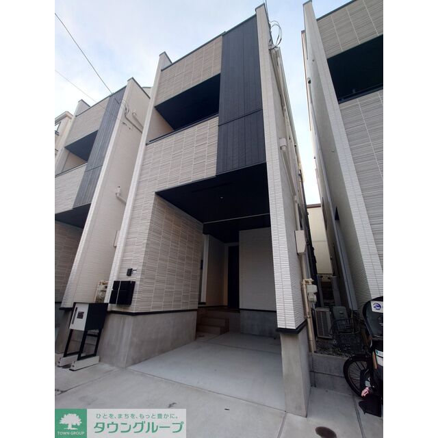 反町駅より徒歩8分 築3年6ヶ月 3階建の賃貸物件