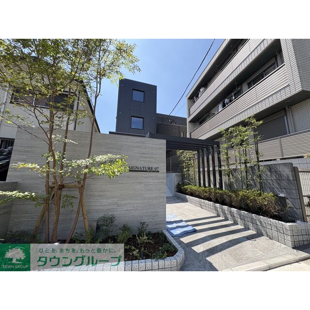 鶴見駅よりバス10分 徒歩2分 新築 3階建の賃貸物件