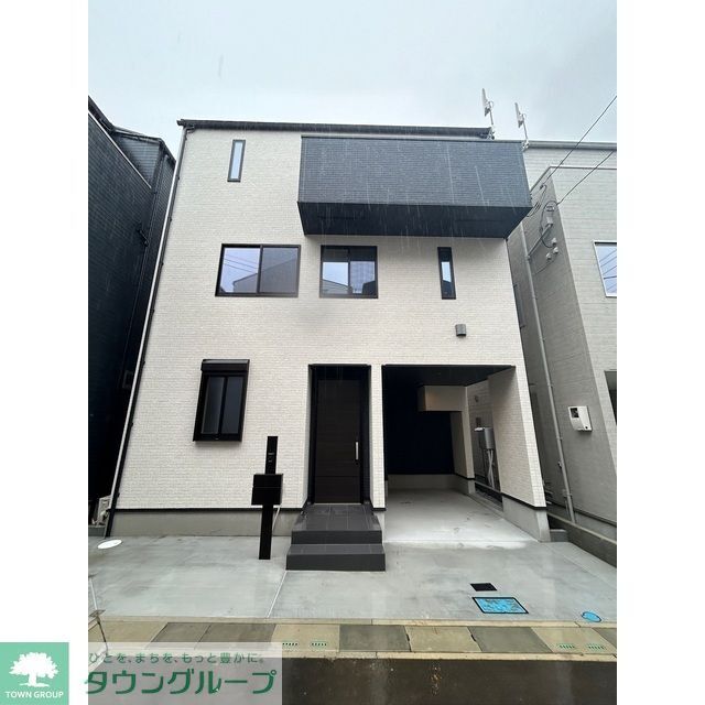 西浦和駅より徒歩8分 築1年1ヶ月 3階建の賃貸物件