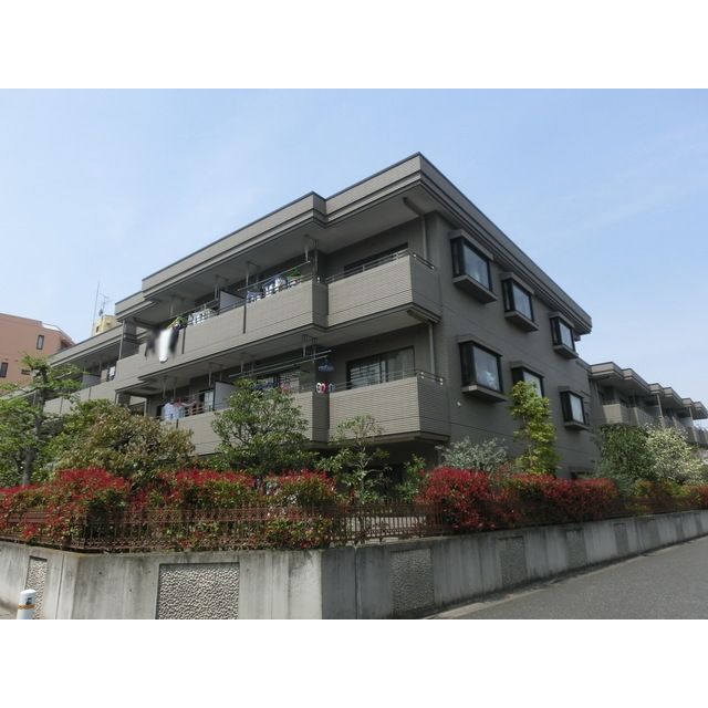 祖師ヶ谷大蔵駅より徒歩8分 築30年9ヶ月 3階建の賃貸物件