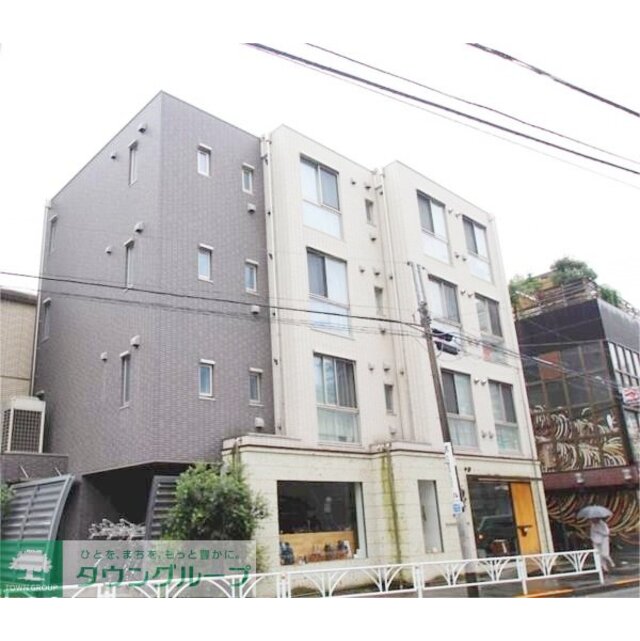 明治神宮前駅より徒歩9分 築15年9ヶ月 4階建の賃貸物件