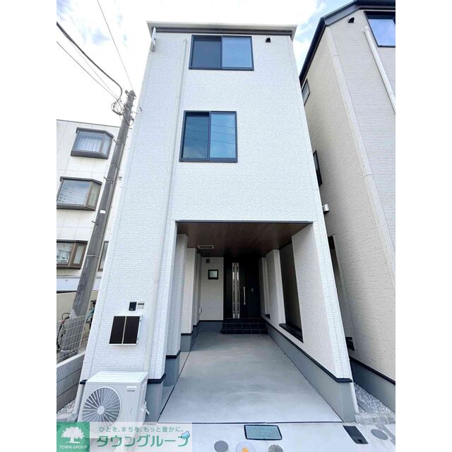 平間駅より徒歩13分 築2年9ヶ月 3階建の賃貸物件