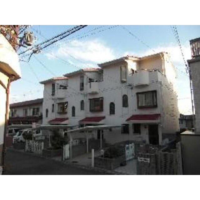 箕面駅より徒歩15分 築37年9ヶ月 3階建の賃貸物件