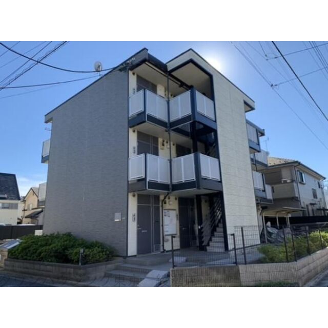 北綾瀬駅より徒歩27分 築18年8ヶ月 3階建の賃貸物件