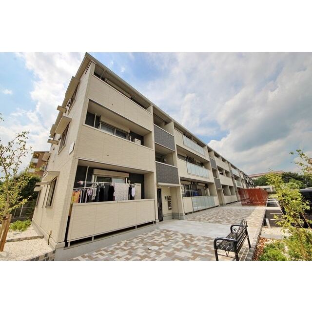 印西牧の原駅より徒歩19分 築7年5ヶ月 3階建の賃貸物件