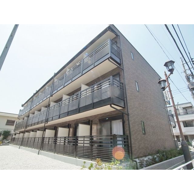 泉体育館駅より徒歩10分 築8年5ヶ月 3階建の賃貸物件