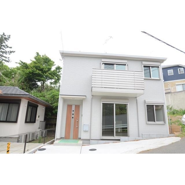 藤沢本町駅より徒歩12分 築8年8ヶ月 2階建の賃貸物件