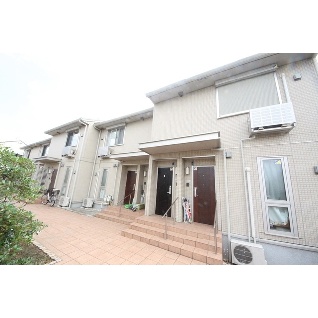 新高円寺駅より徒歩11分 築11年7ヶ月 2階建の賃貸物件