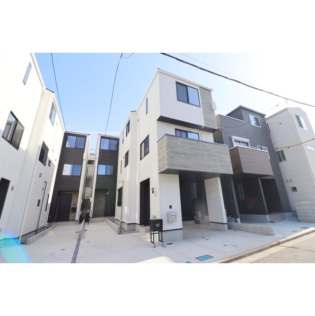 東浦和駅より徒歩14分 築1年10ヶ月 3階建の賃貸物件