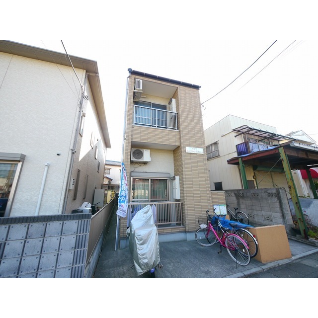 鳩ヶ谷駅より徒歩10分 築16年8ヶ月 2階建の賃貸物件