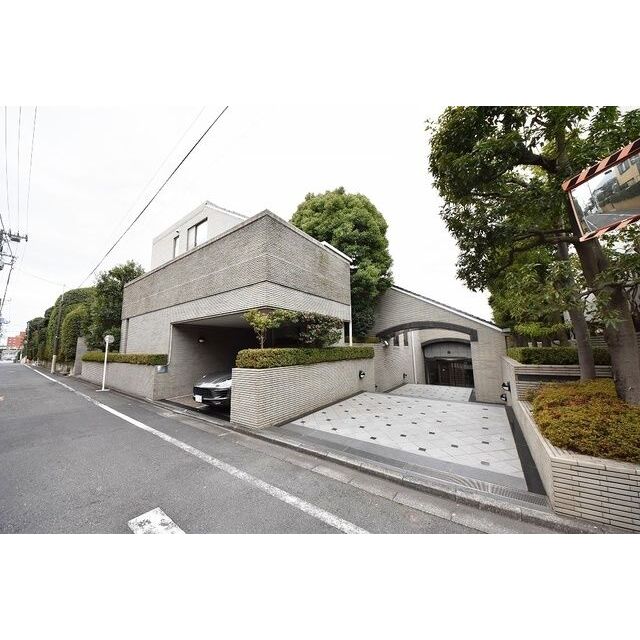 代々木上原駅より徒歩6分 築38年7ヶ月 6階建の賃貸物件