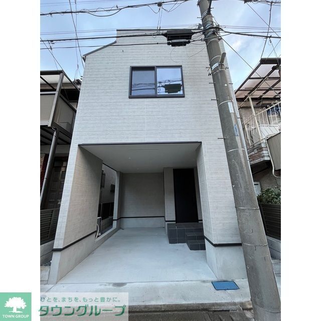 府中駅より徒歩18分 築1年10ヶ月 3階建の賃貸物件