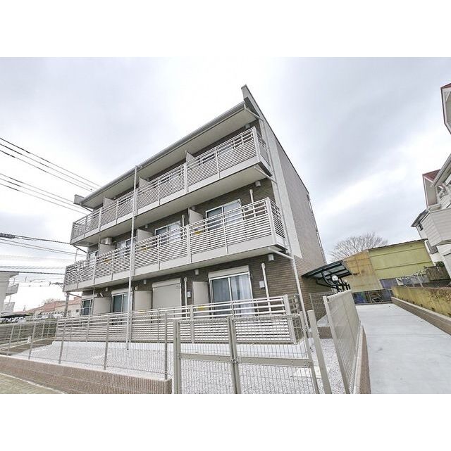 小川駅より徒歩19分 築8年9ヶ月 3階建の賃貸物件