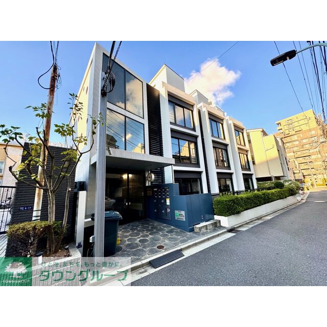 麻布十番駅より徒歩11分 築15年7ヶ月 3階建の賃貸物件