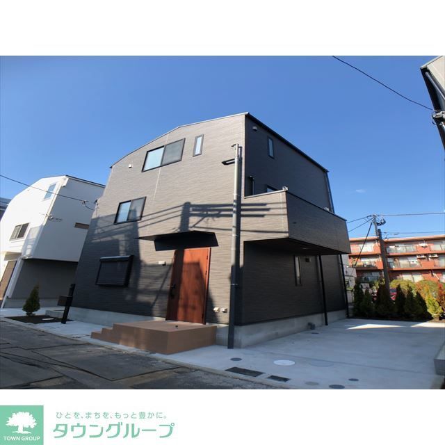 尾山台駅より徒歩17分 築2年11ヶ月 3階建の賃貸物件