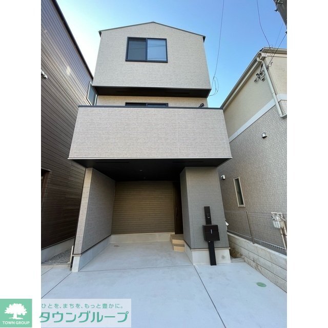 東中山駅より徒歩12分 築2年10ヶ月 3階建の賃貸物件