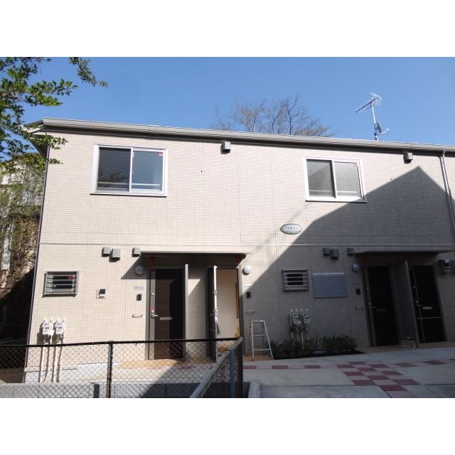 仙川駅よりバス7分 徒歩2分 築12年8ヶ月 2階建の賃貸物件