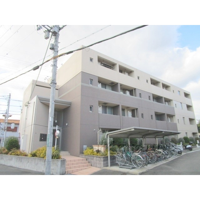 高槻駅より徒歩20分 築13年4ヶ月 4階建の賃貸物件