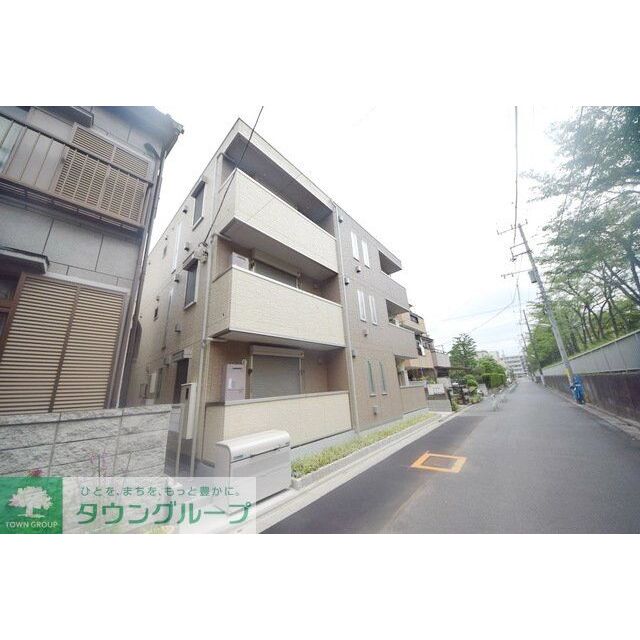 綾瀬駅より徒歩12分 築8年4ヶ月 3階建の賃貸物件