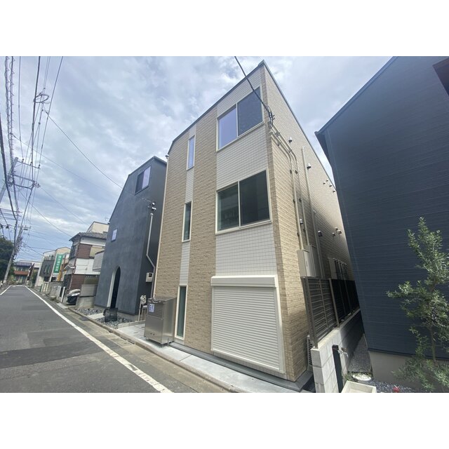 仙川駅より徒歩10分 築1年1ヶ月 3階建の賃貸物件