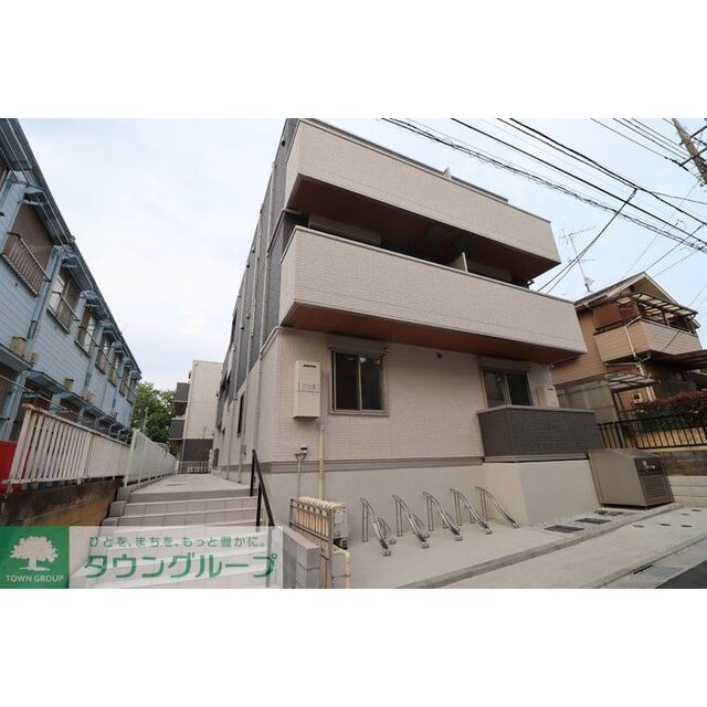 東武練馬駅より徒歩16分 築2年7ヶ月 3階建の賃貸物件