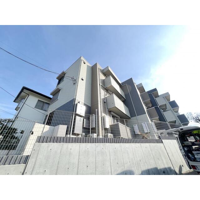 鵠沼駅より徒歩7分 築2年8ヶ月 3階建の賃貸物件