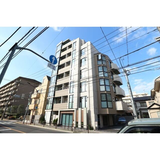 三鷹駅より徒歩9分 築8年7ヶ月 8階建の賃貸物件