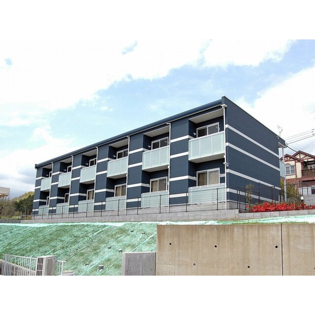 秦野駅よりバス5分 徒歩9分 築15年7ヶ月 2階建の賃貸物件