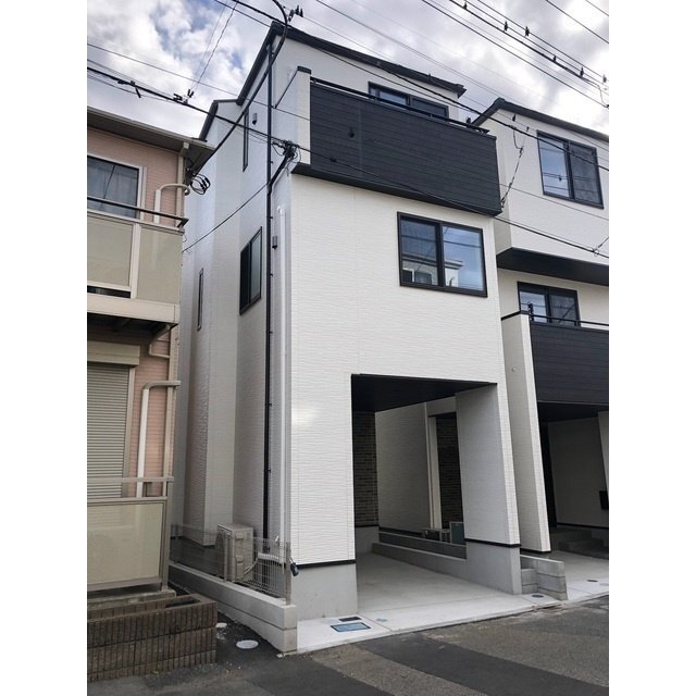 西川口駅より徒歩19分 築2年1ヶ月 3階建の賃貸物件