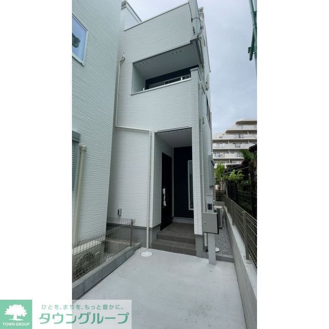 日進駅より徒歩7分 築3年8ヶ月 3階建の賃貸物件