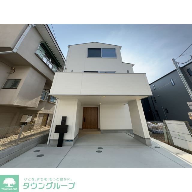 二子新地駅より徒歩7分 築2年9ヶ月 3階建の賃貸物件