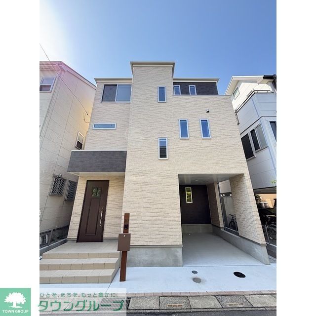 鳩ヶ谷駅より徒歩34分 築1年 3階建の賃貸物件