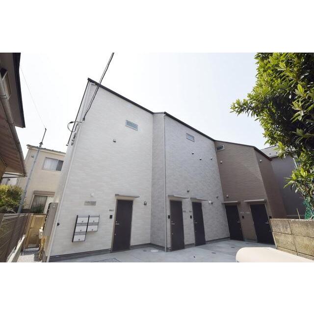 喜多見駅より徒歩13分 築7年8ヶ月 2階建の賃貸物件