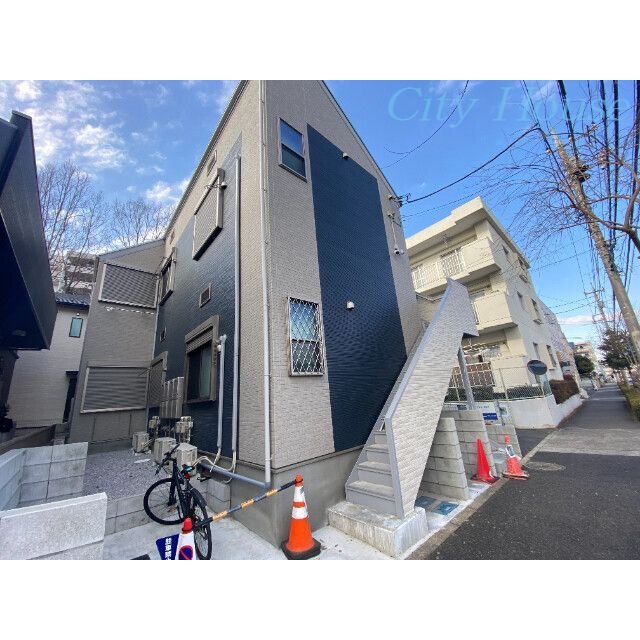 京王永山駅より徒歩9分 築3年9ヶ月 2階建の賃貸物件