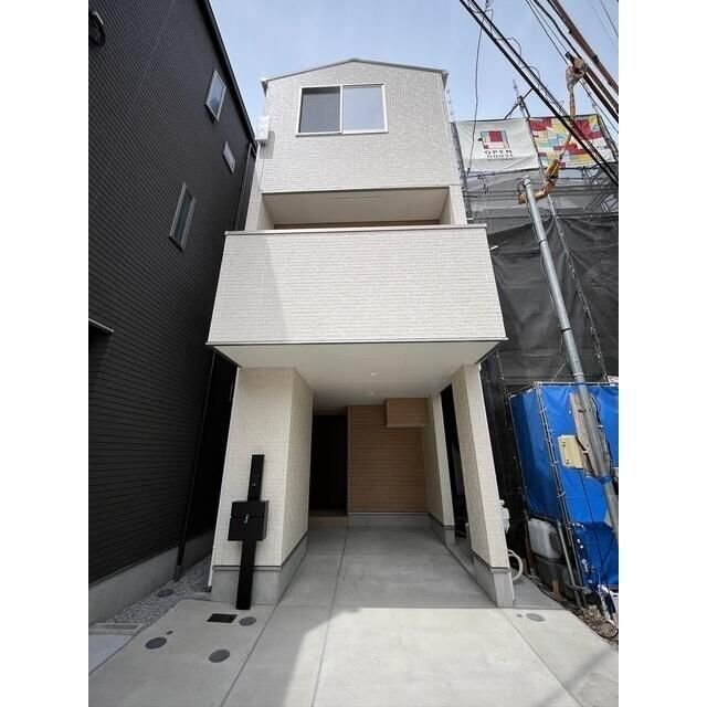 南鳩ヶ谷駅より徒歩18分 築1年7ヶ月 3階建の賃貸物件