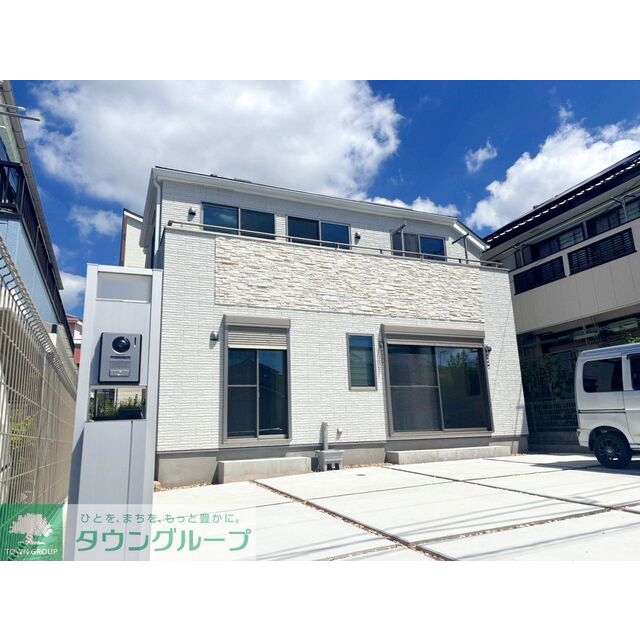 小作駅より徒歩13分 築1年1ヶ月 2階建の賃貸物件