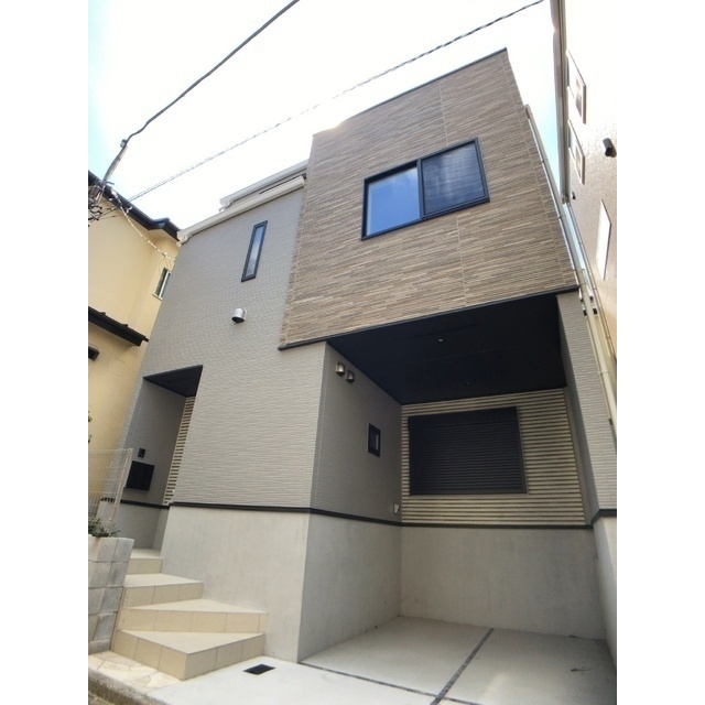 高島平駅より徒歩15分 築3年1ヶ月 3階建の賃貸物件