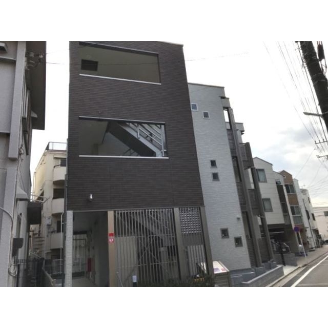 中板橋駅より徒歩12分 築7年 3階建の賃貸物件