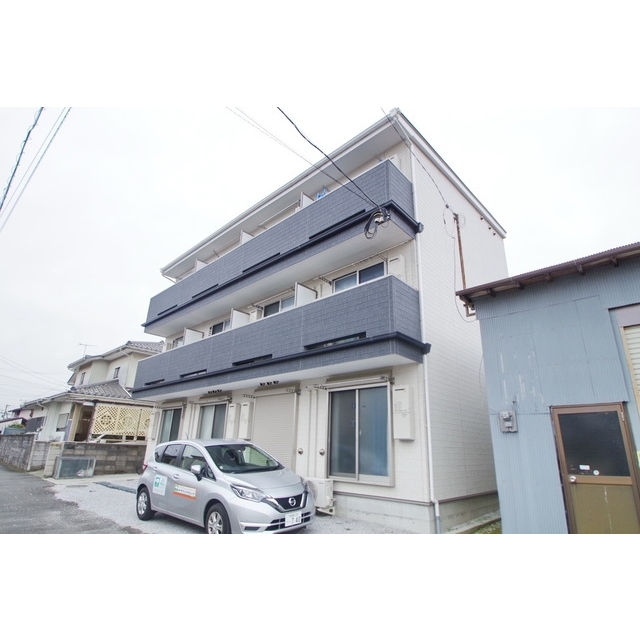 本厚木駅よりバス20分 徒歩2分 築8年10ヶ月 3階建の賃貸物件