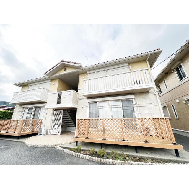 伊勢原駅よりバス8分 徒歩2分 築18年7ヶ月 2階建の賃貸物件