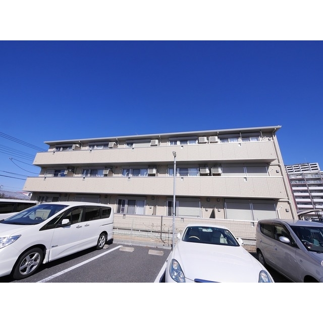 八潮駅より徒歩7分 築10年8ヶ月 3階建の賃貸物件