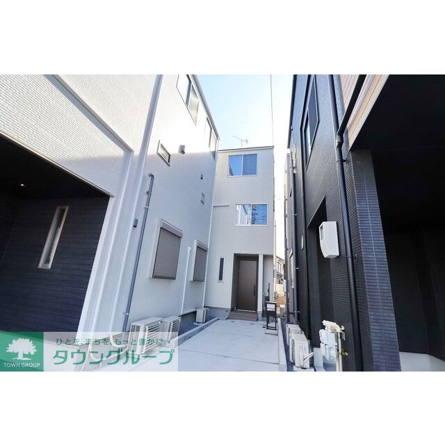 西浦和駅より徒歩11分 築1年10ヶ月 3階建の賃貸物件