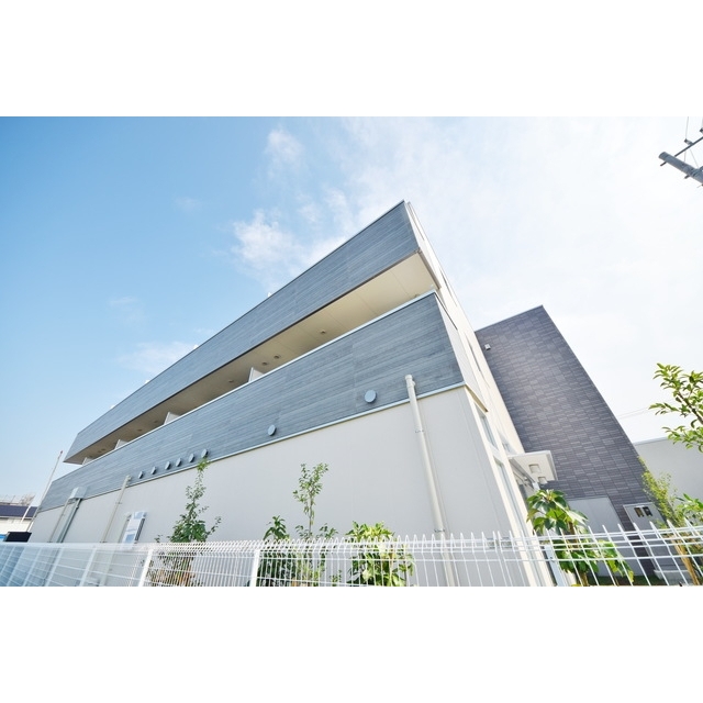 辻堂駅より徒歩11分 築8年3ヶ月 3階建の賃貸物件