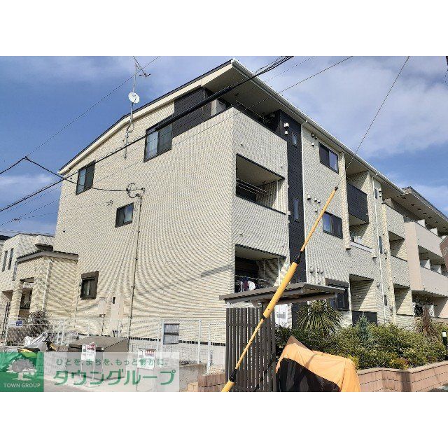 平塚駅より徒歩15分 築4年8ヶ月 3階建の賃貸物件